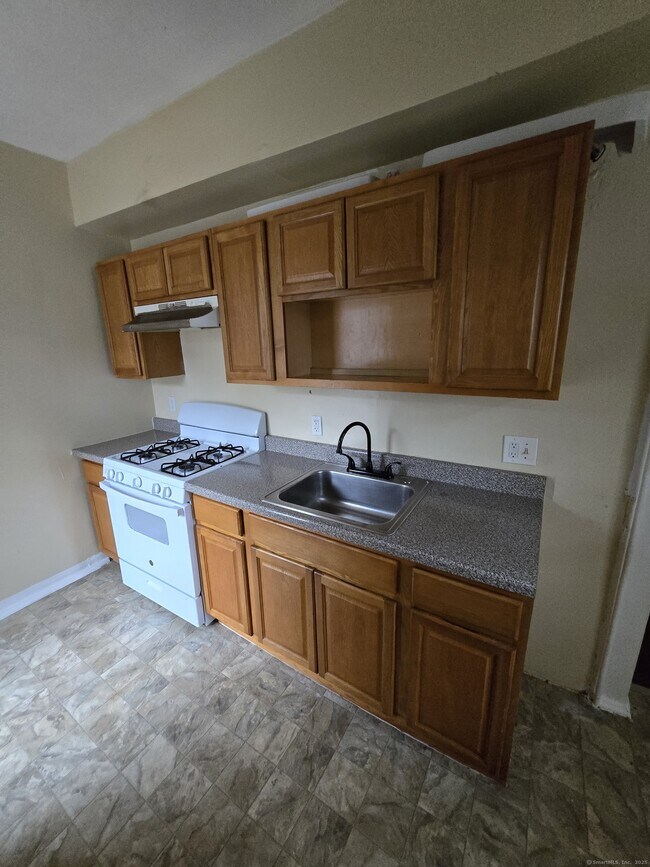 Primary Photo - 114 Hurlburt St