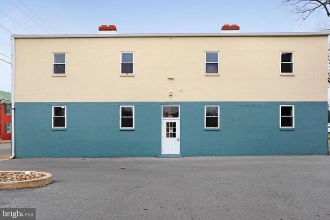 Building Photo - 205 S Princess St