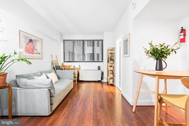 Building Photo - 1701 16th St NW