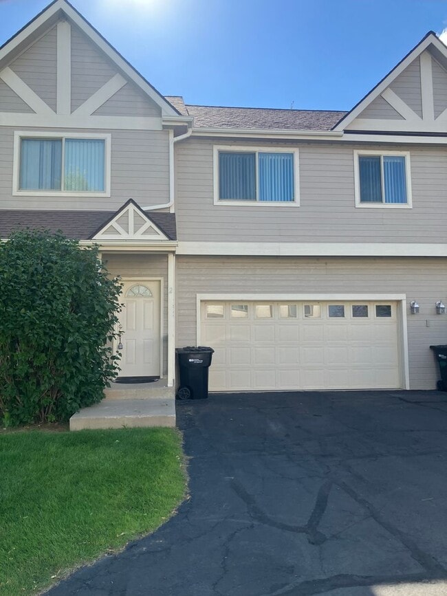Building Photo - 1302 Kremer-2