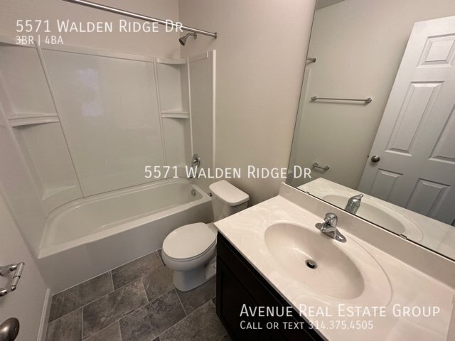 Building Photo - Modern 3-Bed Townhome at Walden Ridge – Do...