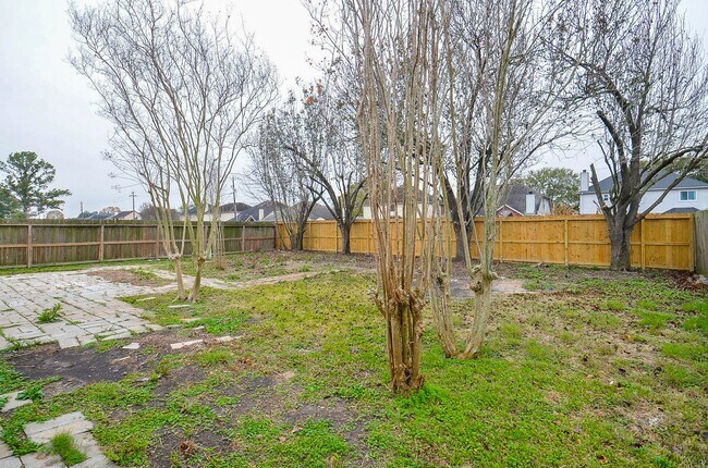 Building Photo - 818 Overland St