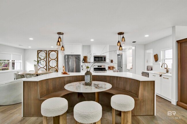 Building Photo - 380 S Church St