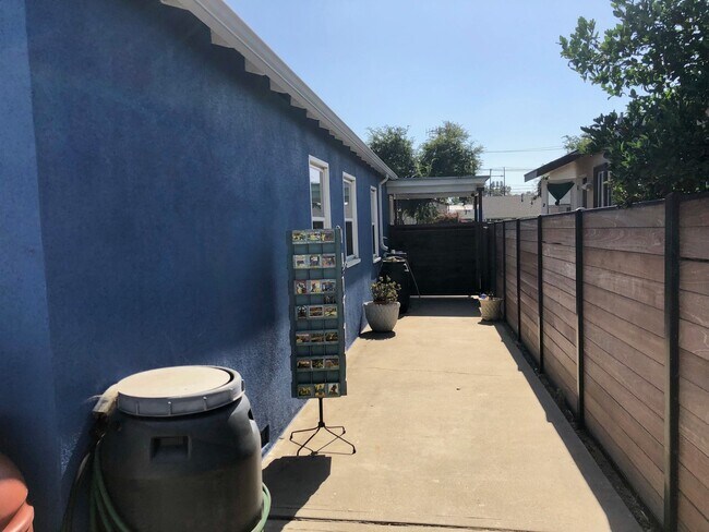 Building Photo - 1727 Franklin St