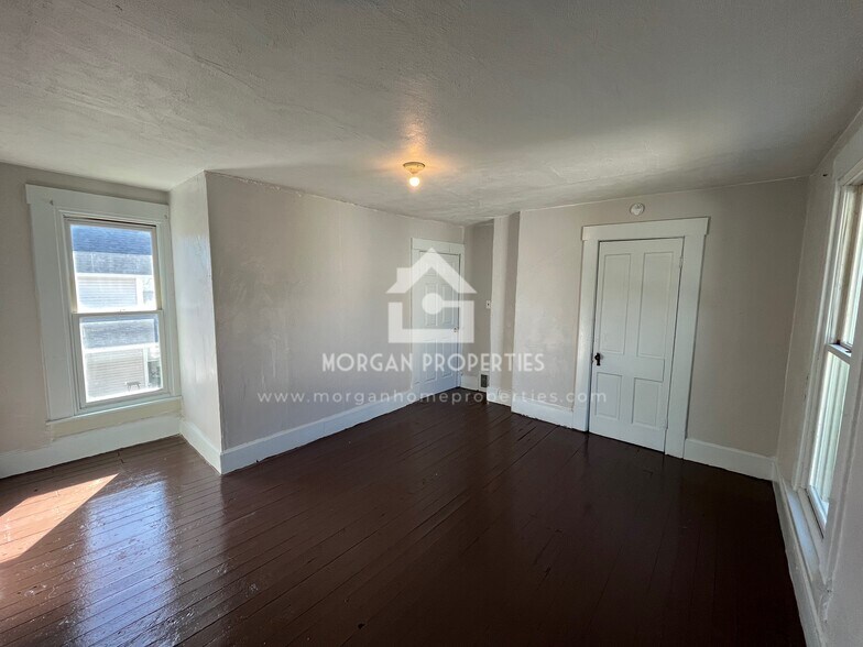 Building Photo - 138 S 7th St