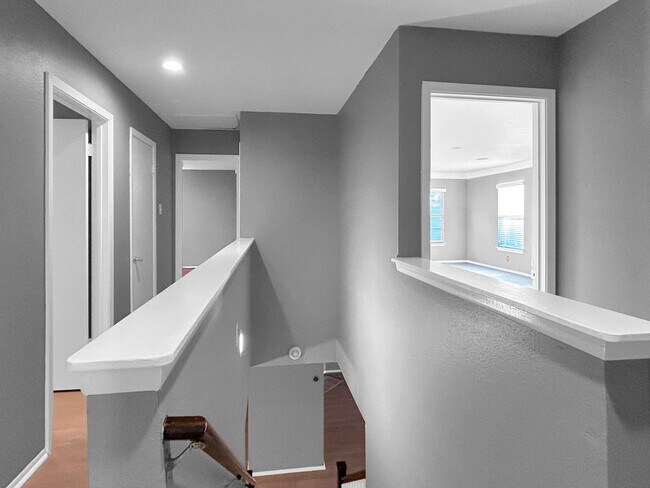 Building Photo - Freshly Updated 4-Bedroom Home with Pool, Fireplace & New Flooring in Universal City