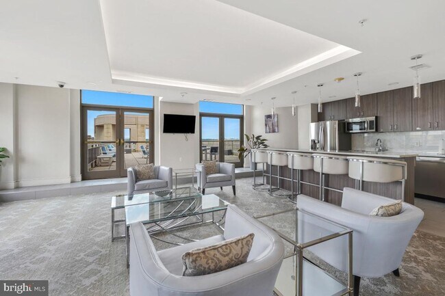 Building Photo - Luxury Fully Furnished 2BR/2BA Corner Cond...