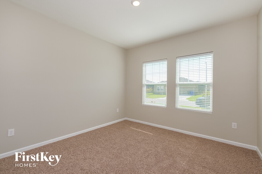 Building Photo - 5654 Alexander Springs Pl