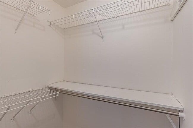 Building Photo - 210 Littlewick Way