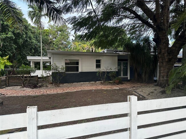 Building Photo - 6810 SW 70th Ave