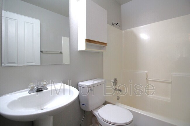 Building Photo - 5801 N Cobbler Ln