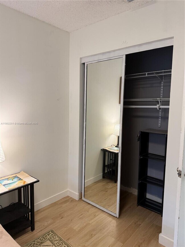 Building Photo - 5596 SW 28th Terrace