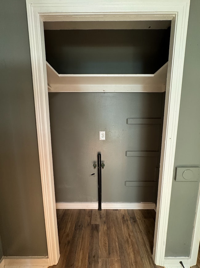 Building Photo - 1 Bedroom | 1 Bathroom | House with Carpor...