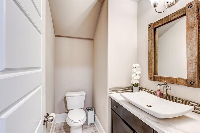 Building Photo - 405 Millard St