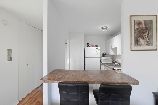 Building Photo - 1355 N Sandburg Terrace