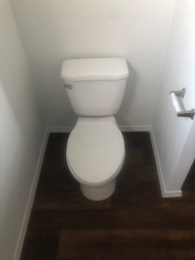 Building Photo - 3 Bed-2 Bath Quaint Single Story Home in Lakeside.