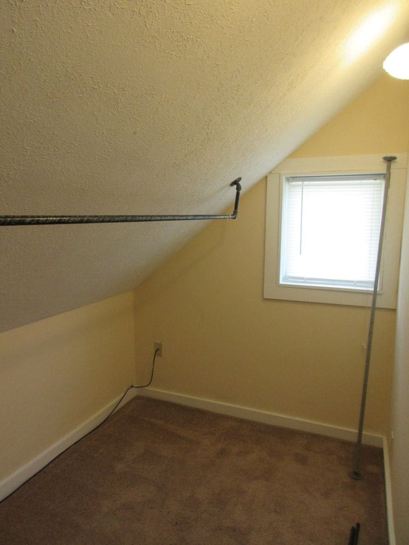 Building Photo - 702 28th St