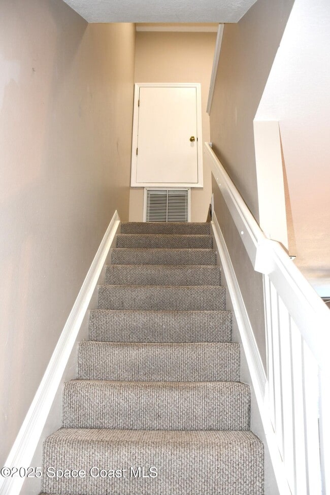 Building Photo - 530 Steeplechase Ln