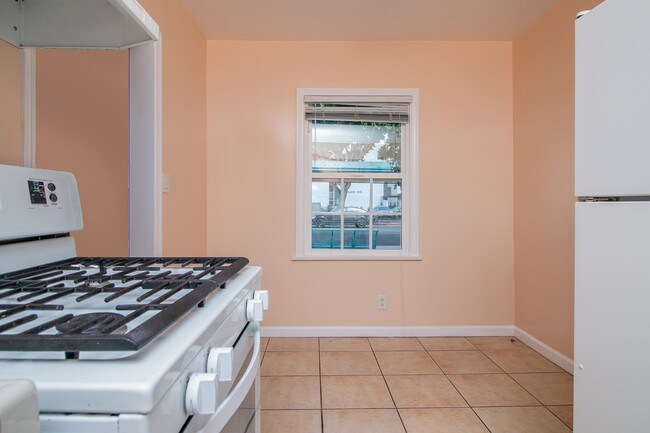 Building Photo - 5107 Overland Ave