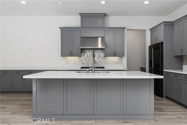Building Photo - 112 Menkar