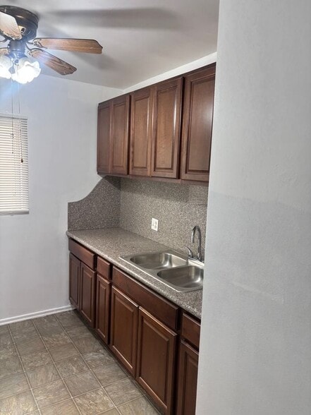 Building Photo - 924 N Ogden Dr