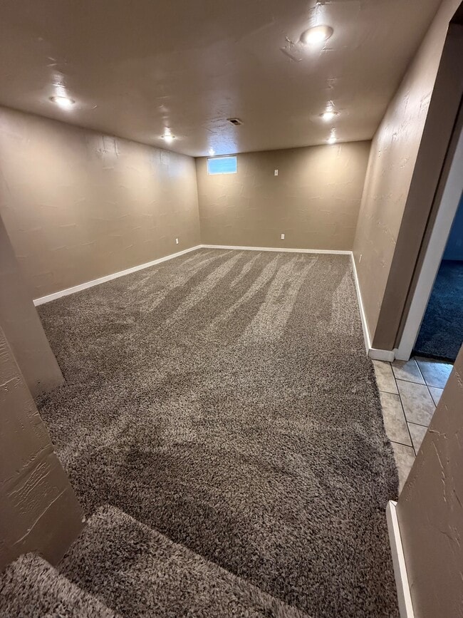 Building Photo - 124 Riverview B