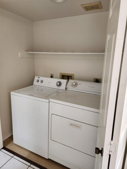 Building Photo - 14404 N 57th Dr