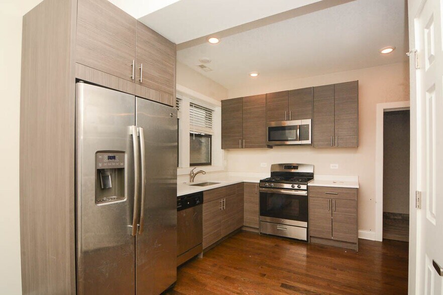Building Photo - 2228 N Sawyer Ave