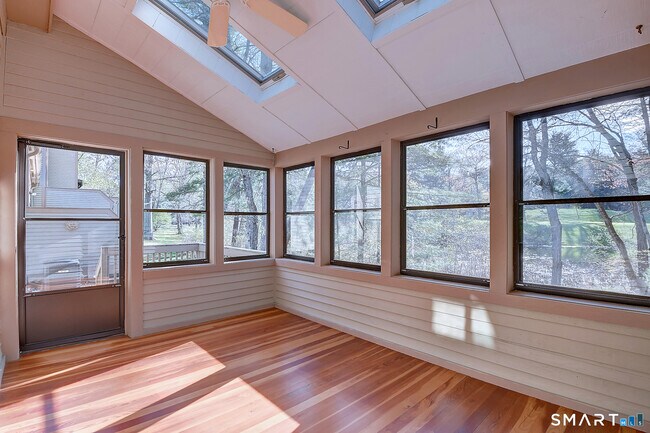 Building Photo - 4 Stonington Ct