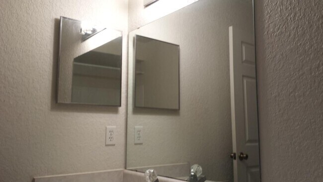 Building Photo - 14037 Fairway Island Dr