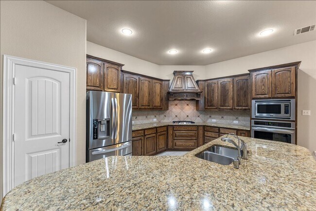 Building Photo - Ready for Immediate Move-In!  4 Bed 3 Bath Renovated 2605 SQFT House in Reserves at Westridge