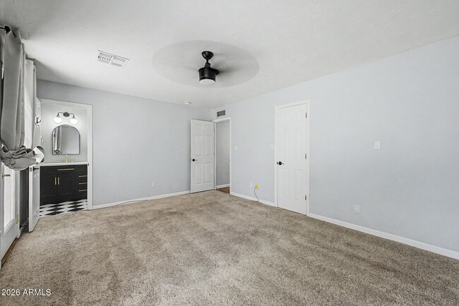 Building Photo - 855 W Lindner Ave