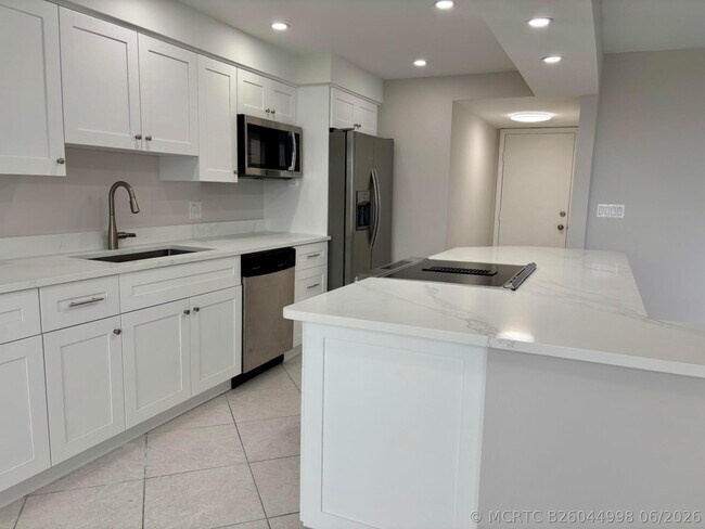 Building Photo - 4280 Galt Ocean Dr