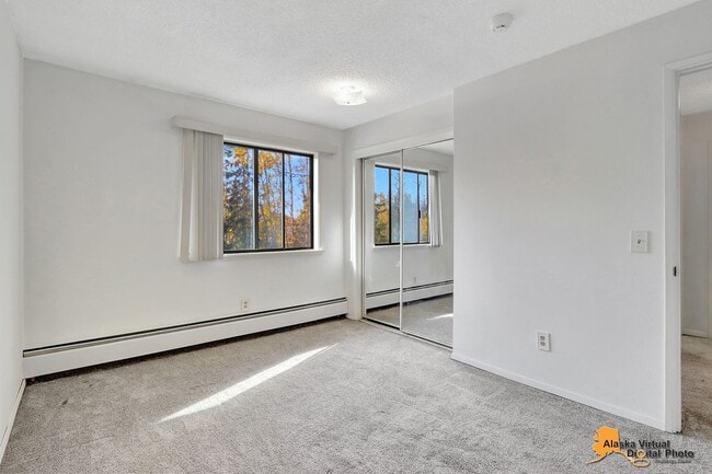 Building Photo - Top Floor End Unit Condo* Pet Friendly, Pr...
