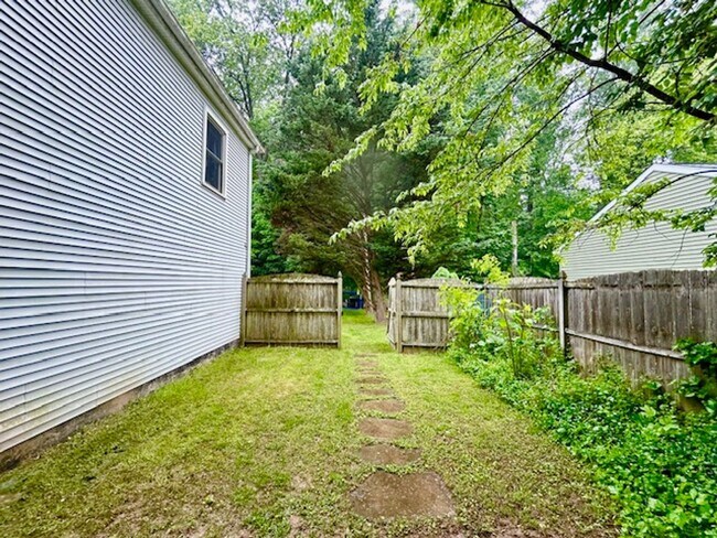 Building Photo - Beautifully renovated 4BR/3BA rambler with...