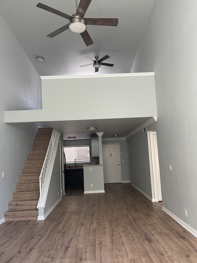 Building Photo - 5525 Canoga Ave