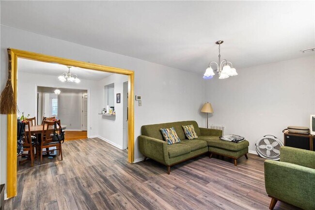 Building Photo - 626 Caddo St