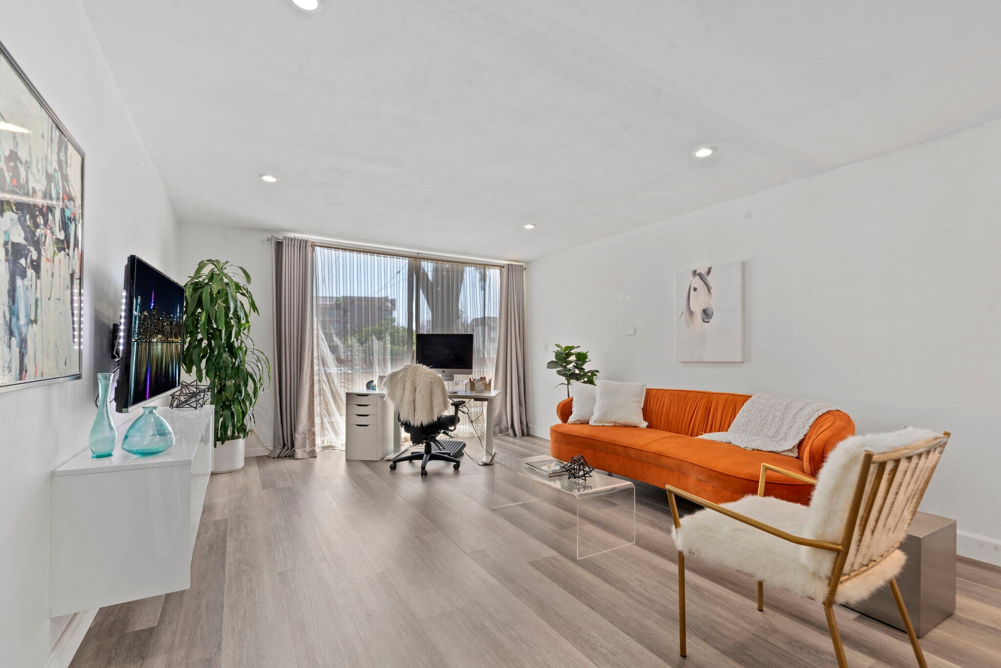 Building Photo - 321 S San Vicente Blvd