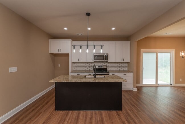 Building Photo - Like-new 4 bed/2.5 bath home for lease nea...