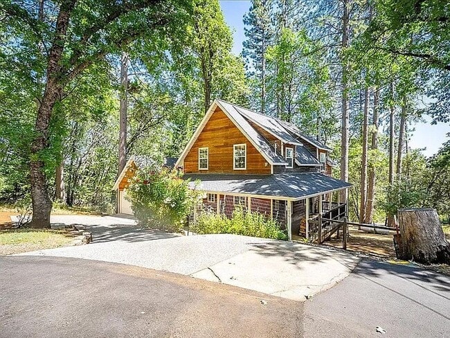 Building Photo - Craftsman Retreat in Camino – Updated 4BR Home on Quiet Lot!