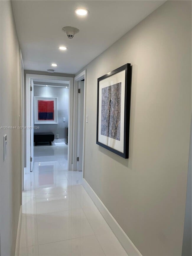 Building Photo - 2500 Parkview Dr