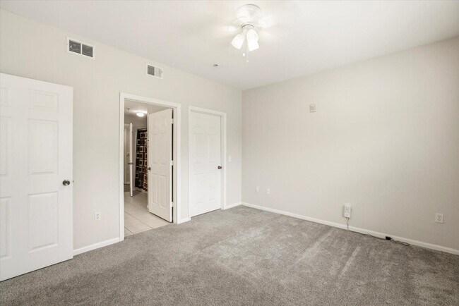 Building Photo - 2801 Chancellorsville Dr