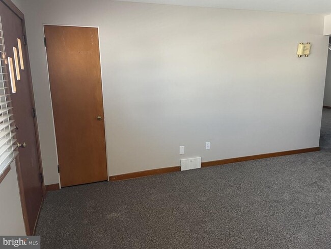 Building Photo - 5017 Mauretania Ave