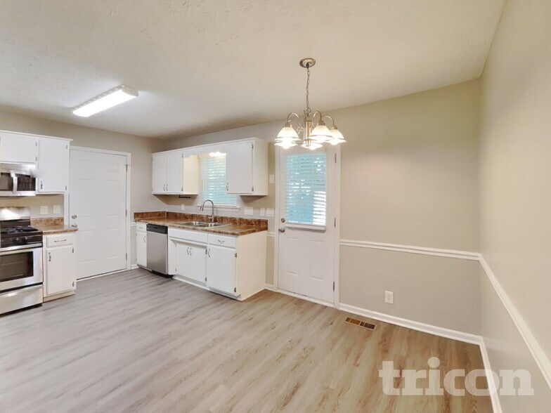 Building Photo - 1526 Amberwood Cir