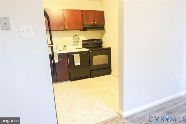 Building Photo - 3221 Hunters Mill Dr