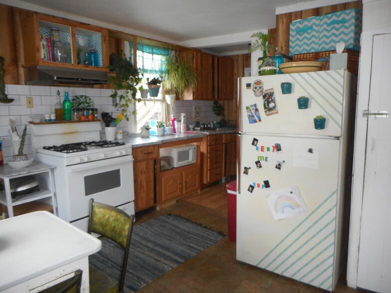 Building Photo - 102 5th St