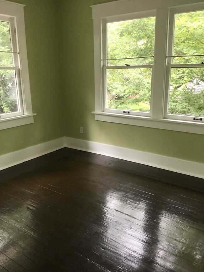 Building Photo - 3 bed/2 bath house - GRAD STUDENTS/PROFESS...