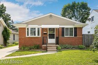 Building Photo - 357 Massoit St