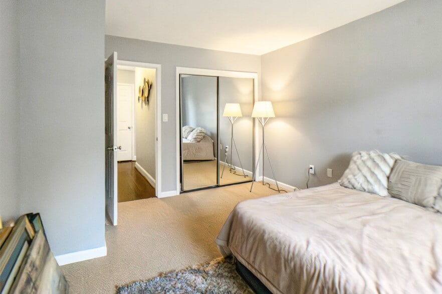 Building Photo - 3104 Pine Heights Dr NE