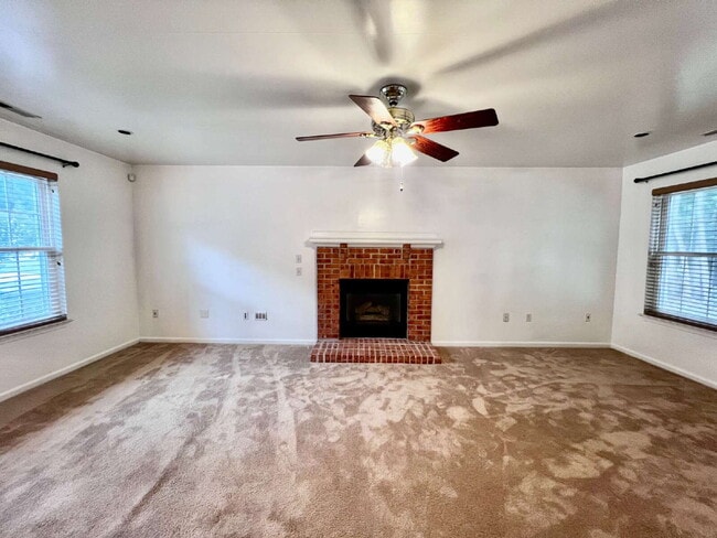 Building Photo - OPEN HOUSE SUNDAY THE 21ST 1PM-3PM! Move-In Special: Receive $1,300 off your first full month’s r...